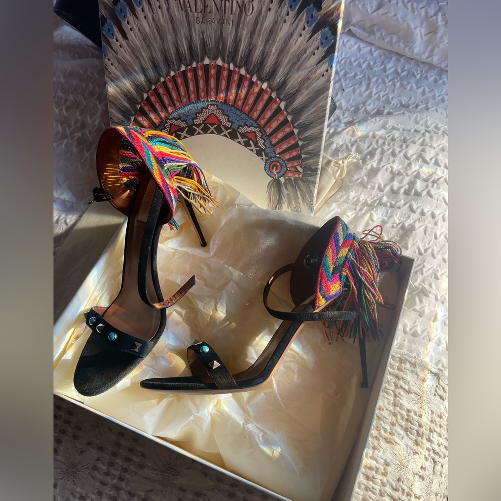 Valentino Black Suede Rockstud
Rolling Muticolor Fringe Sandals